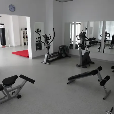 Ostrowski 公寓 尤斯托尼莫斯基