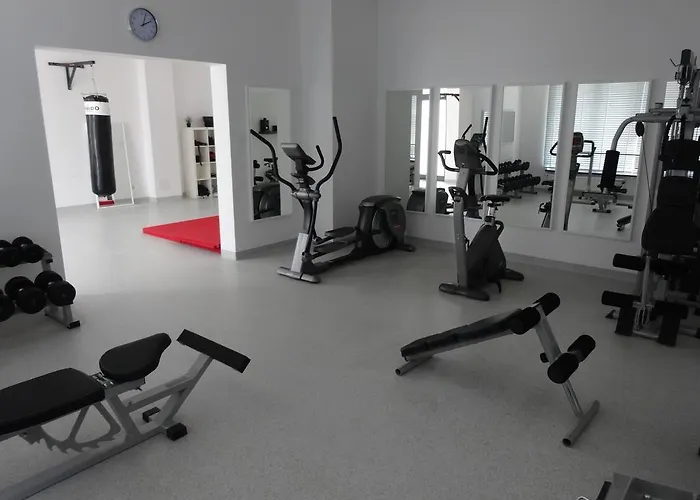 Ostrowski 公寓 尤斯托尼莫斯基